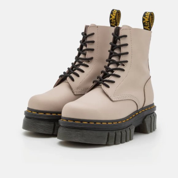 AUDRICK NAPPA LEATHER PLATFORM CHELSEA BOOTS MSRP$220 in Cobble Stone Grey - Picture 10 of 11